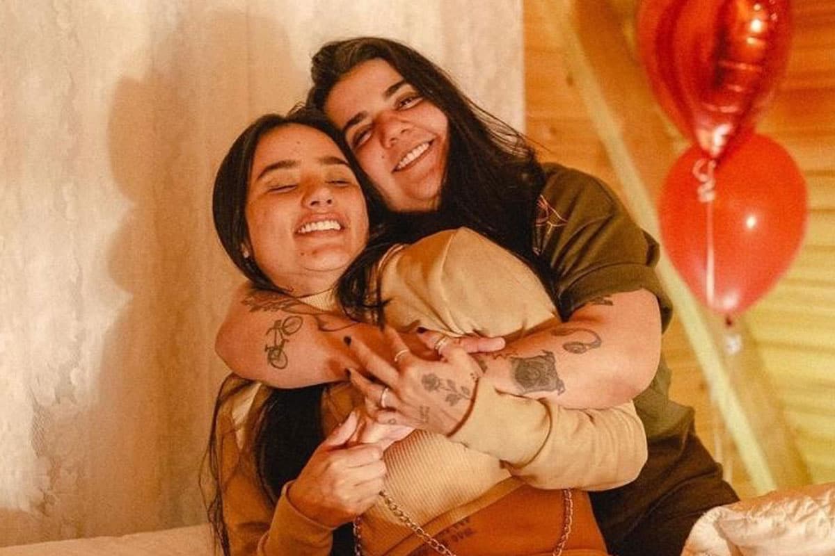 Ana Sprot assumiu publicamente o namoro com a cantora sertaneja Yasmin Santos (Foto: Reprodução Instagram)