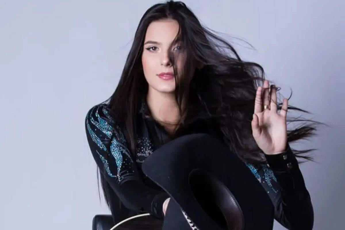 A jovem cantora sertaneja Ana Castela surpreendeu seu primo com uma picape de luxo