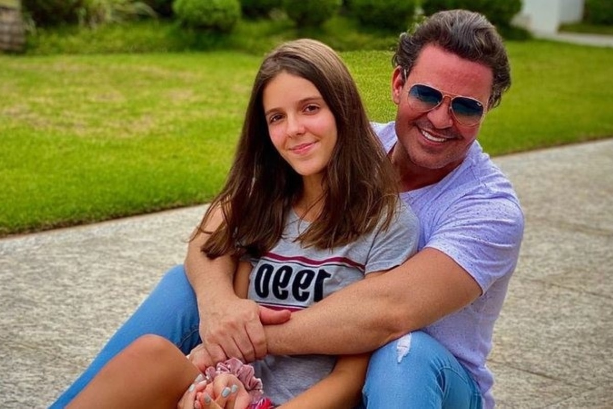 Eduardo Costa ao lado da sua filha (Foto: Reprodução)