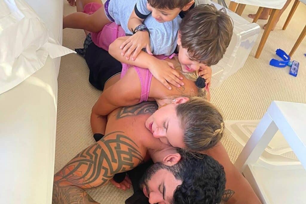 Gusttavo Lima, Andressa Suita e seus filhos (Foto: Reprodução/Instagram)