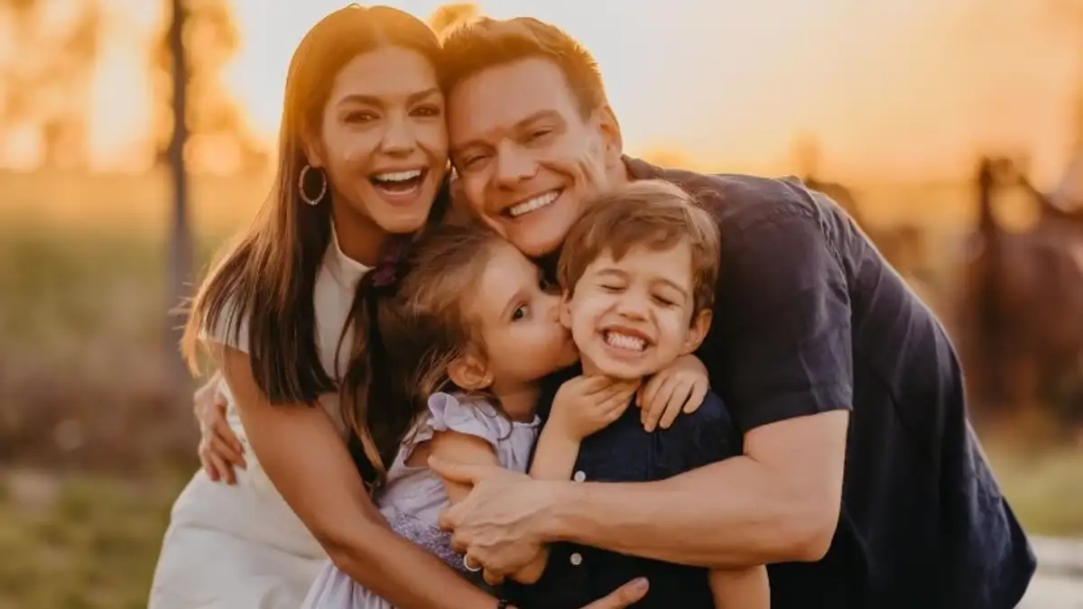 (Thais Fersoza, Michel Teló, Melinda e Teodoro | Foto: Reprodução Instagram)